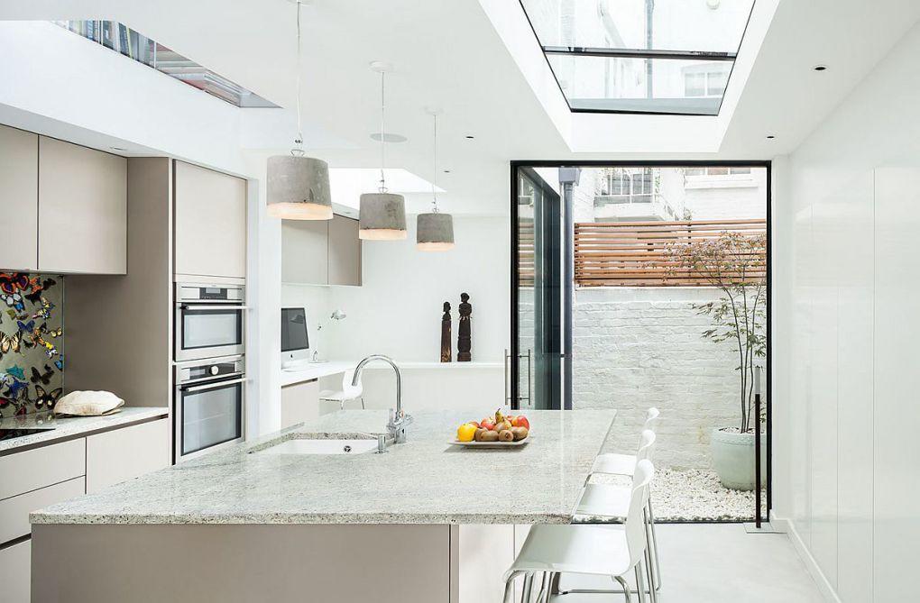 Eski Ev Yenileme Fikirleri | Contemporary kitchen in white of the revamped British home 1