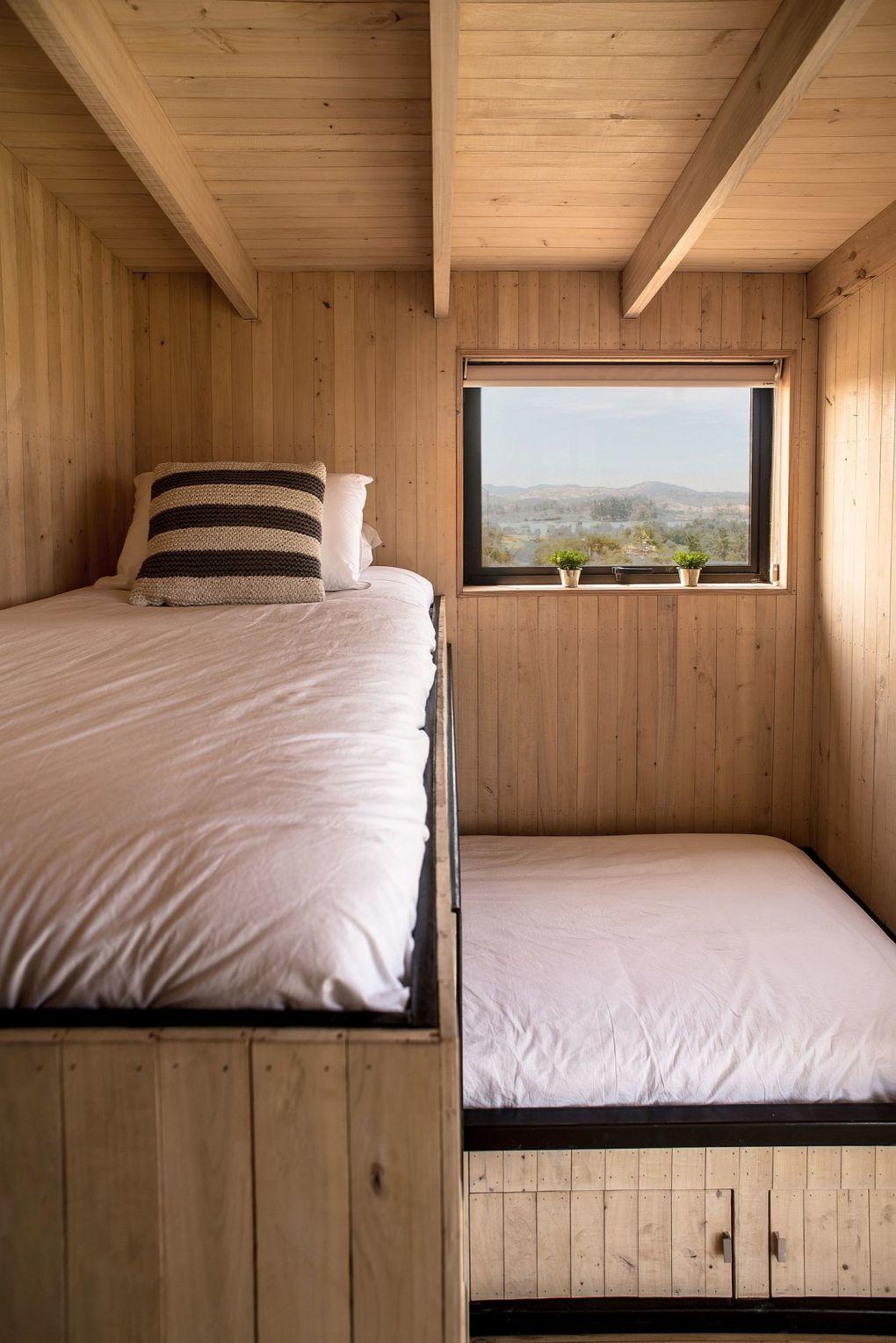 Ahşap Ev | Creating space for a loft bed in the small cabin style bedroom 1