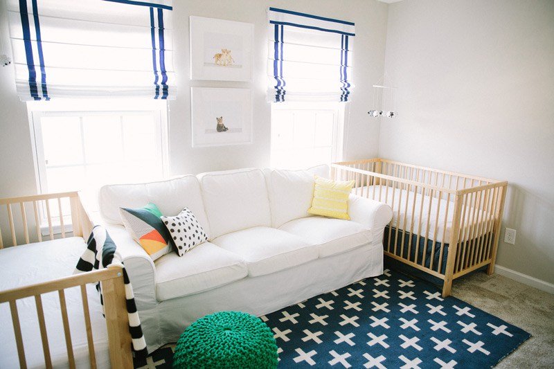 İkiz Bebek Odası | Open and spacious nursery with sailor blue drop down curtains 1 1