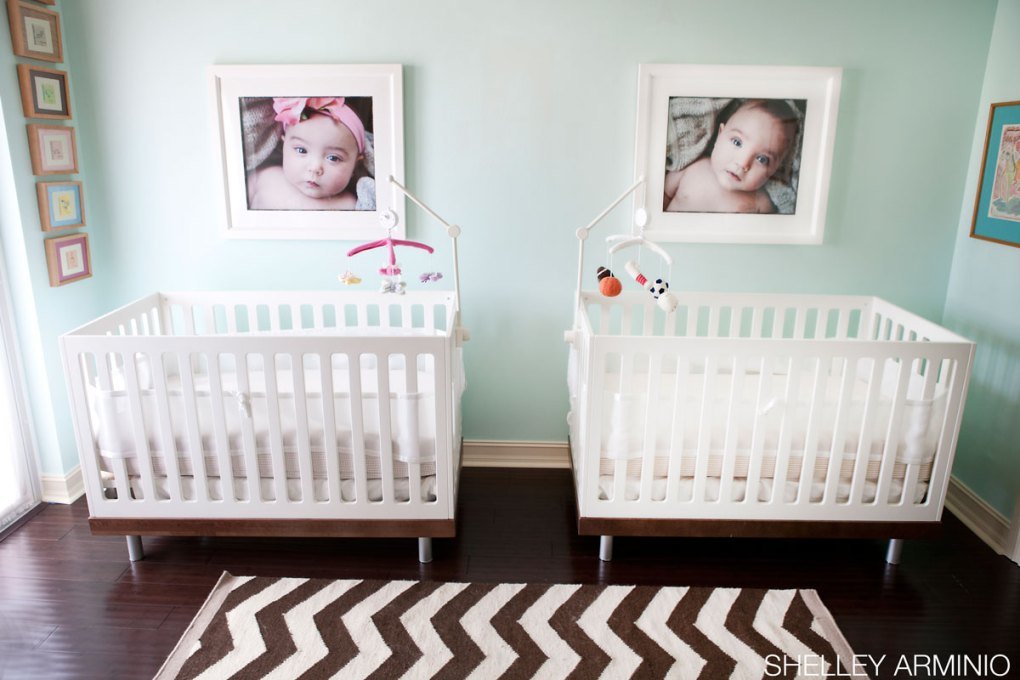 İkiz Bebek Odası | Photographs above the twin cribs 1