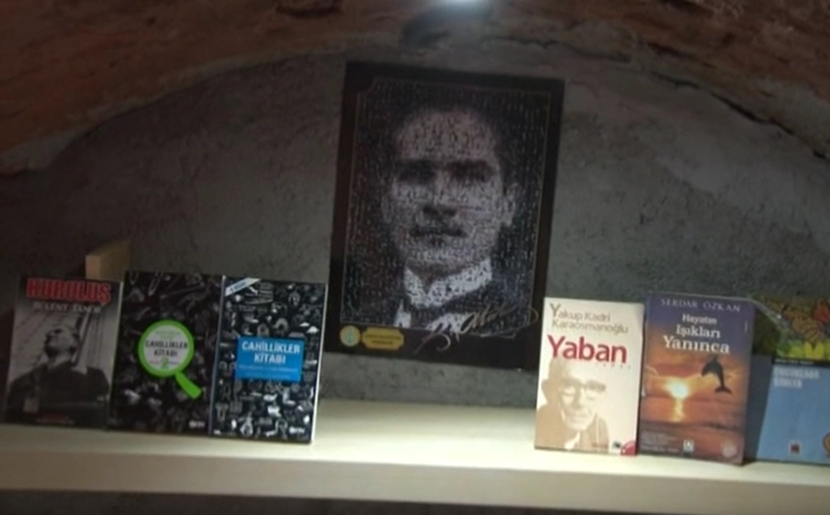 Çöpten Çıkan Kitaplar Kütüphane Kurdurdu | Kütüphanedeki Atatürk köşesi