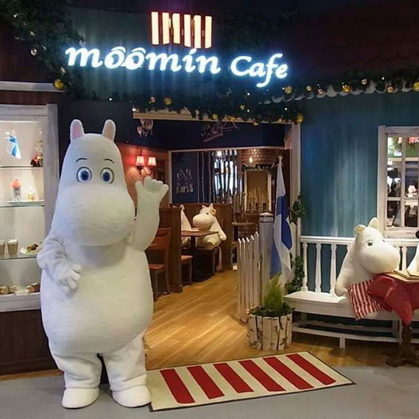 Japonya'da Yalnız Yemek Yiyen İnsanlar İçin Açılan Moomin Cafe | Moomin Cafenin Girişi