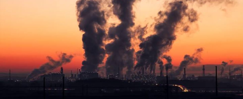 Fosil yakıtlar, karbon salınımının ve çevre kirliliğinin başlıca nedeni.