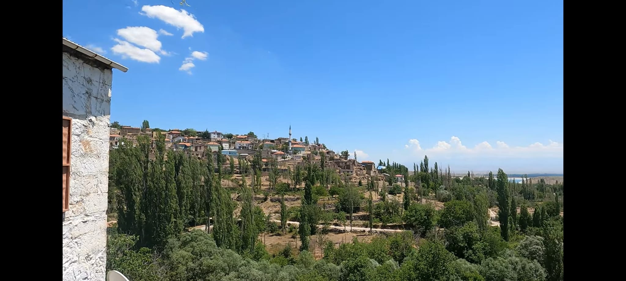 Çorak Anadolu’nun çorak olmayan bir bölümünün Suna Teyze’nin evinden görünüşü.