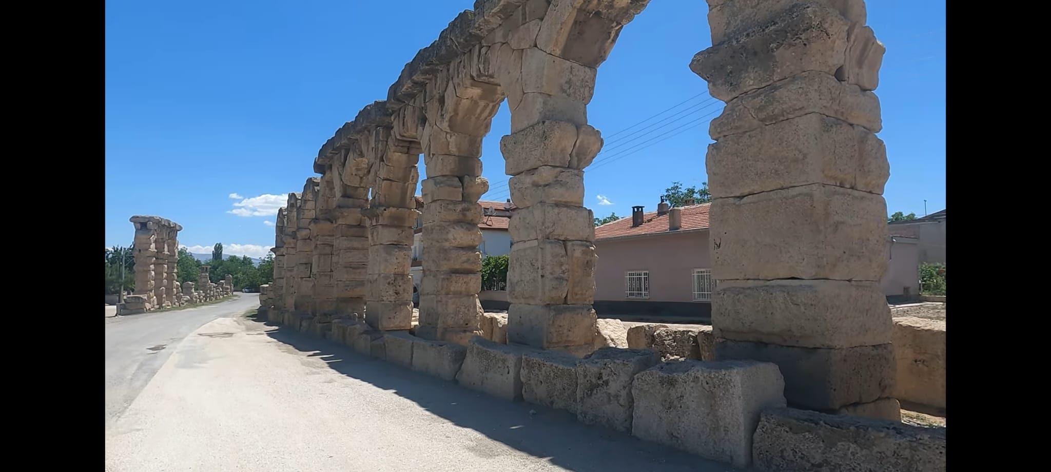 Kemerhisar'da bulunan su kemerleri.